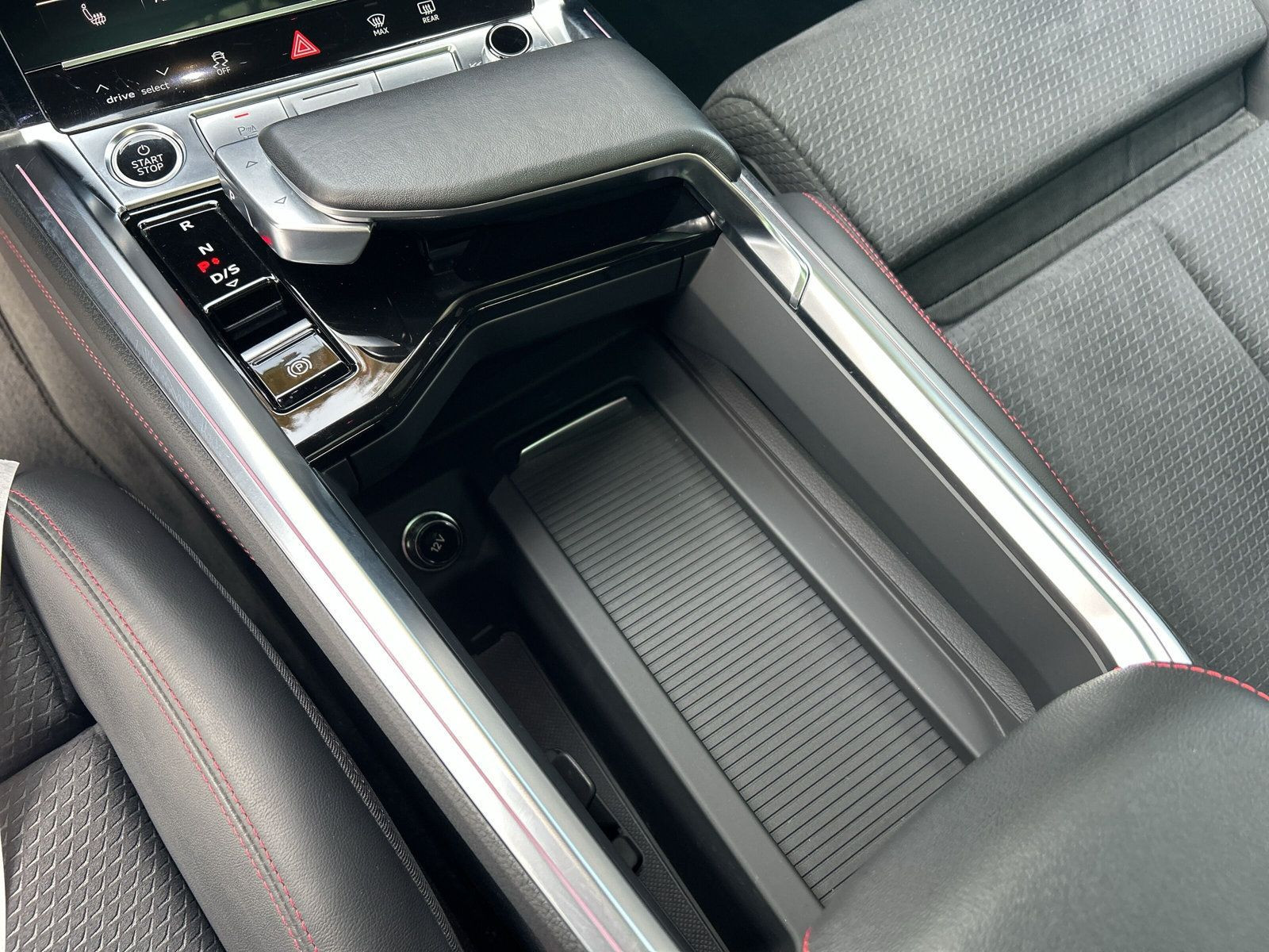 Audi - Q8 Sportback e-tron_28