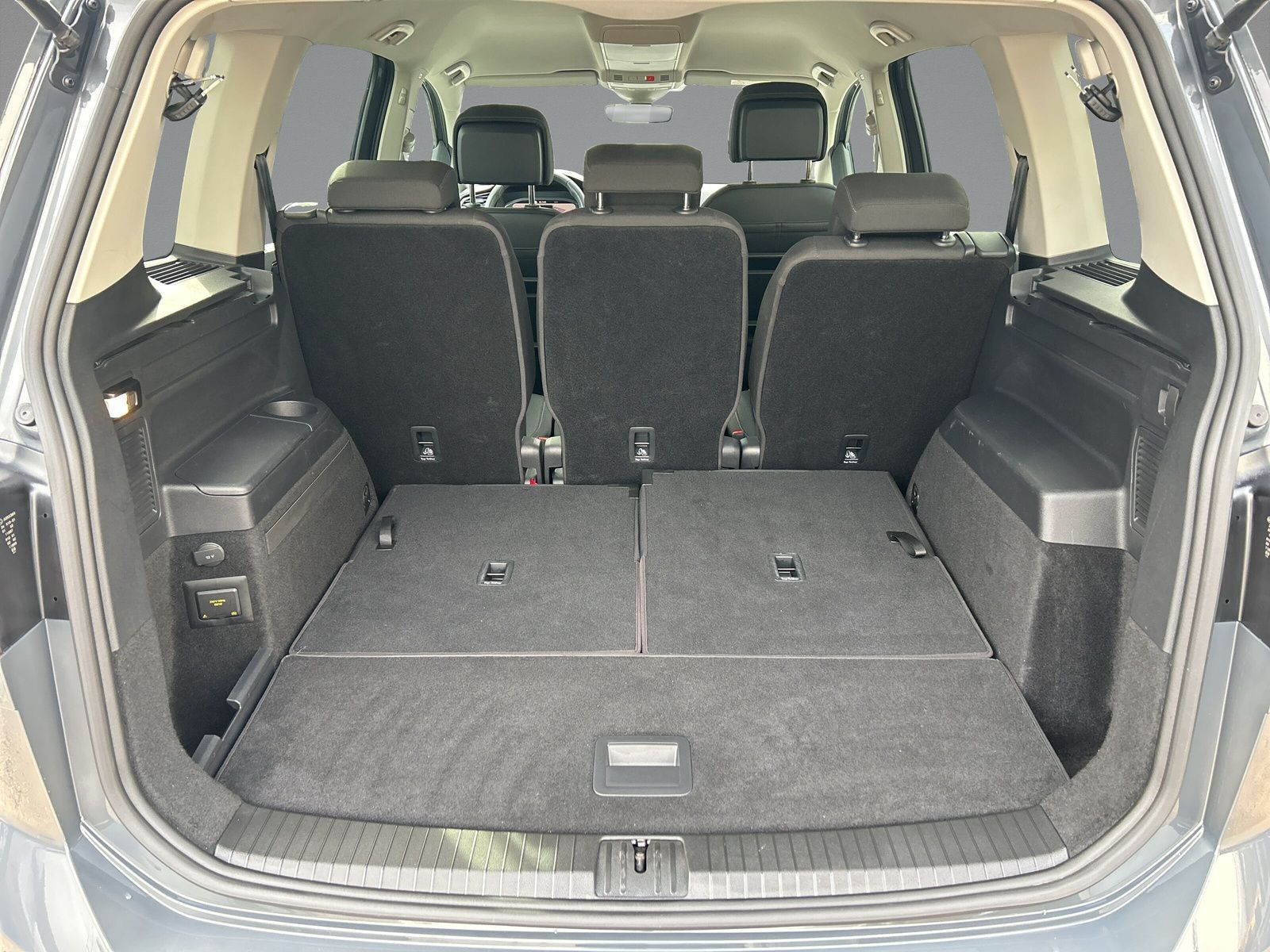 Volkswagen - Touran_9