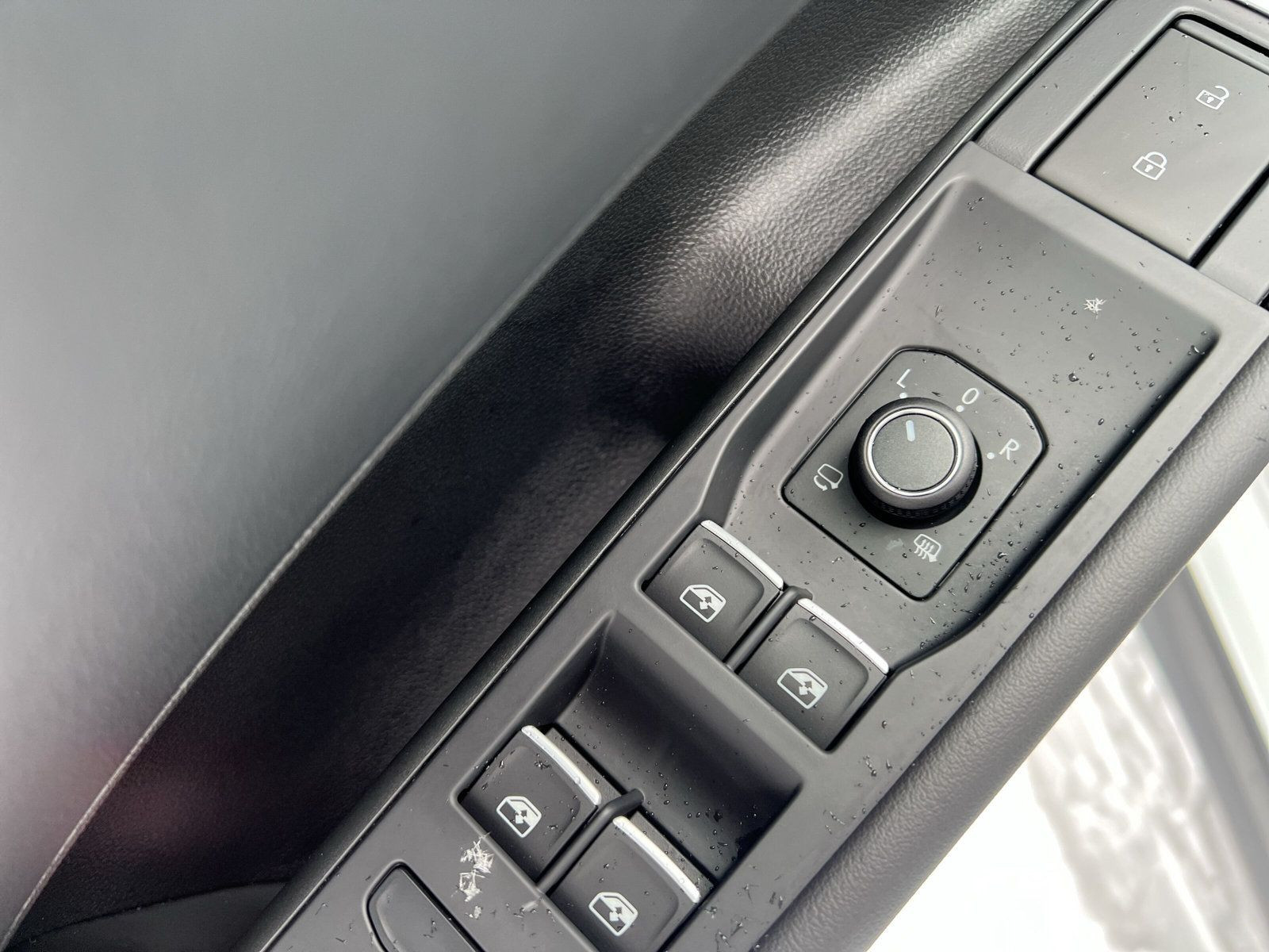 Volkswagen - T-Roc_26