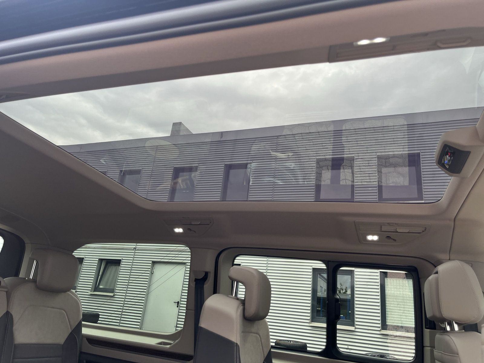 Volkswagen - Multivan_23