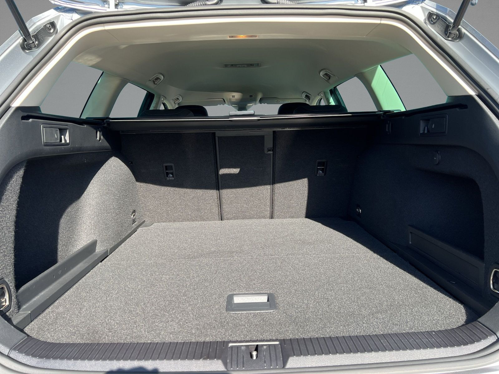 Volkswagen - Passat Variant_11