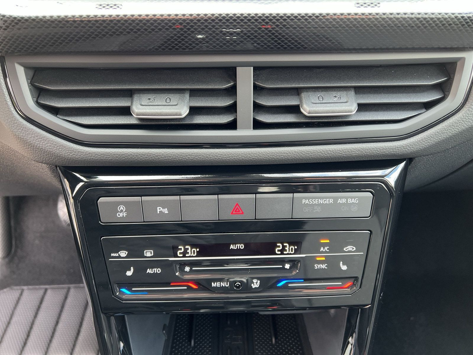 Volkswagen - T-Cross_16