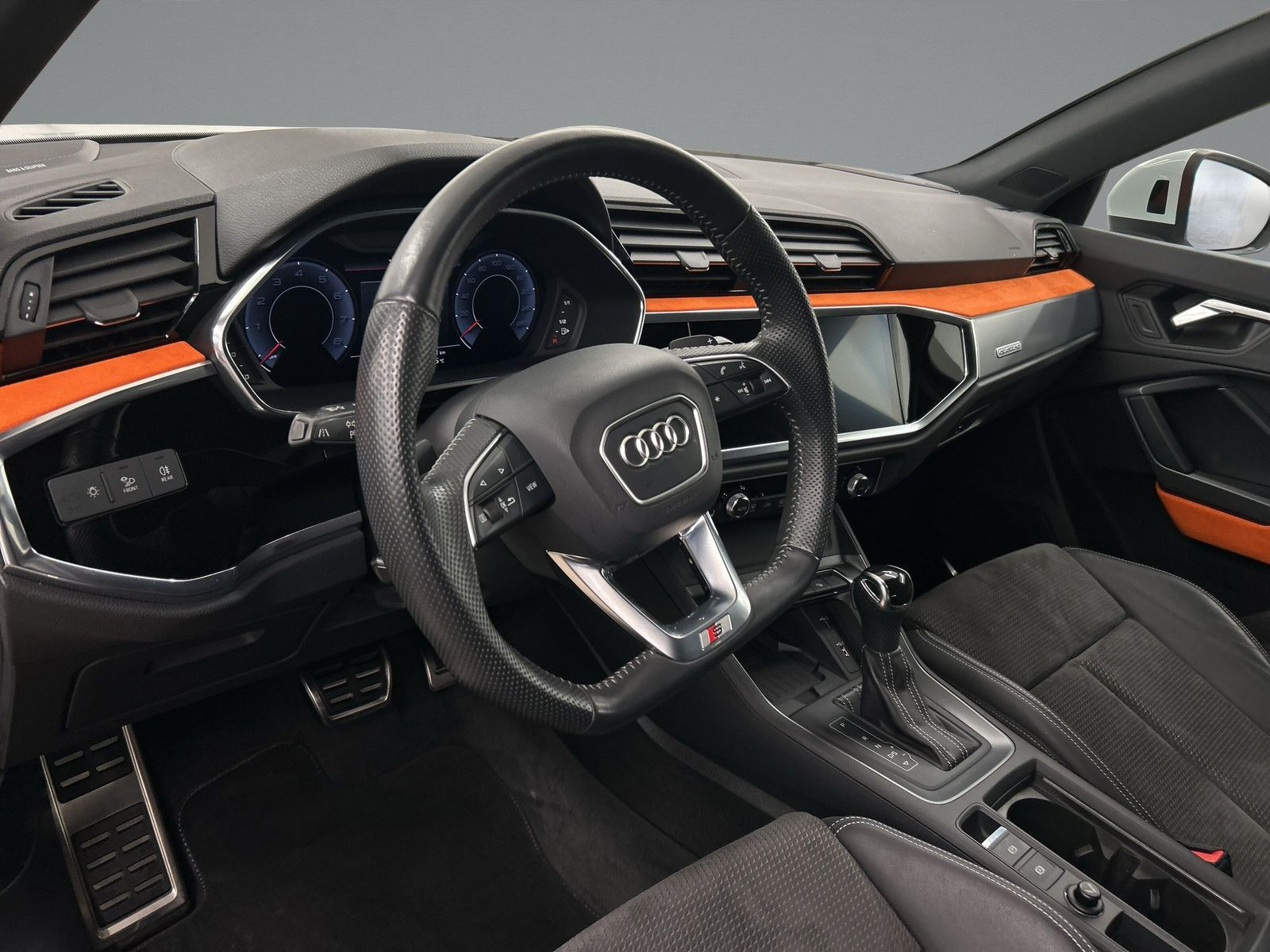Audi - Q3_7