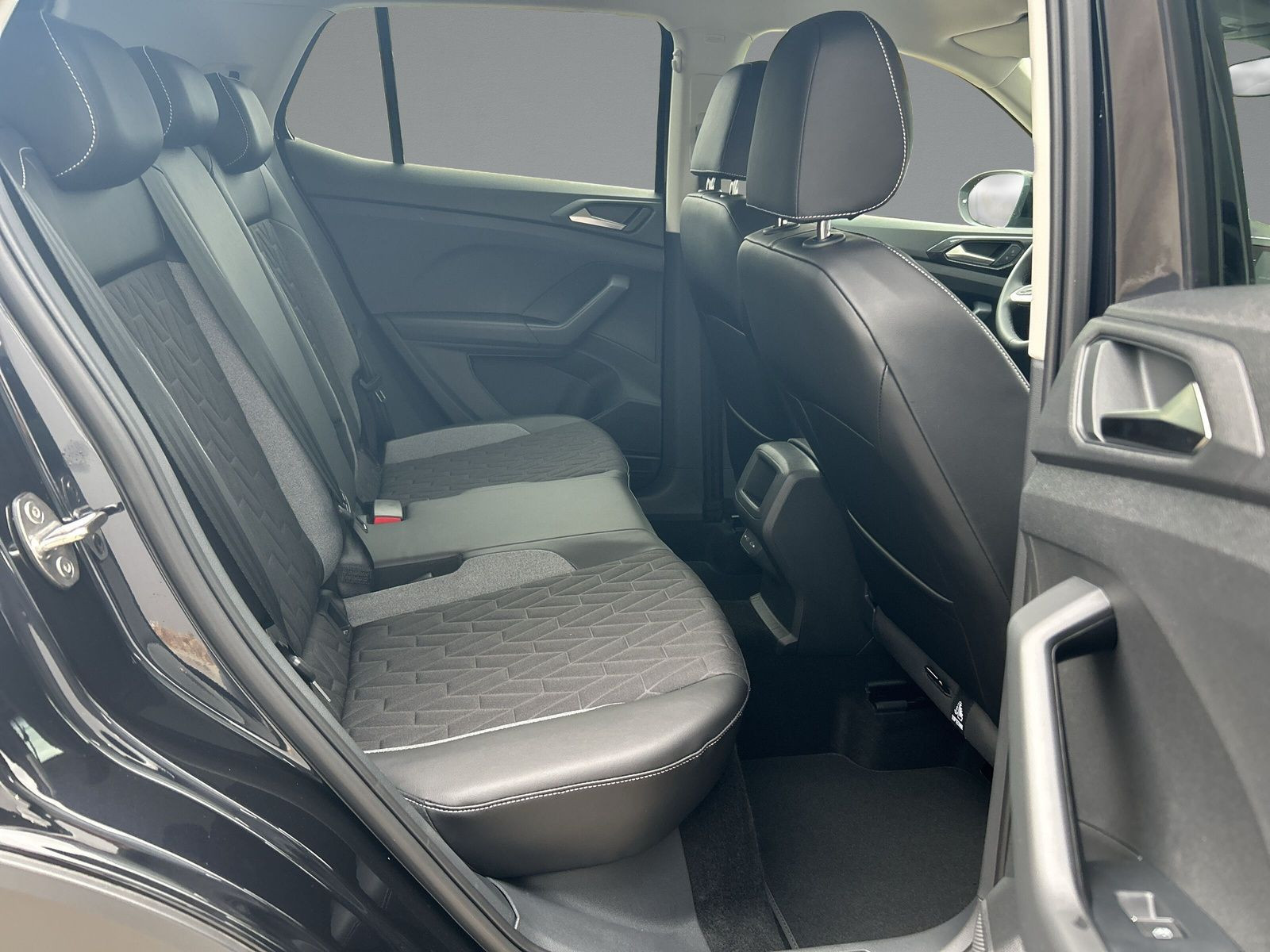 Volkswagen - T-Cross_12