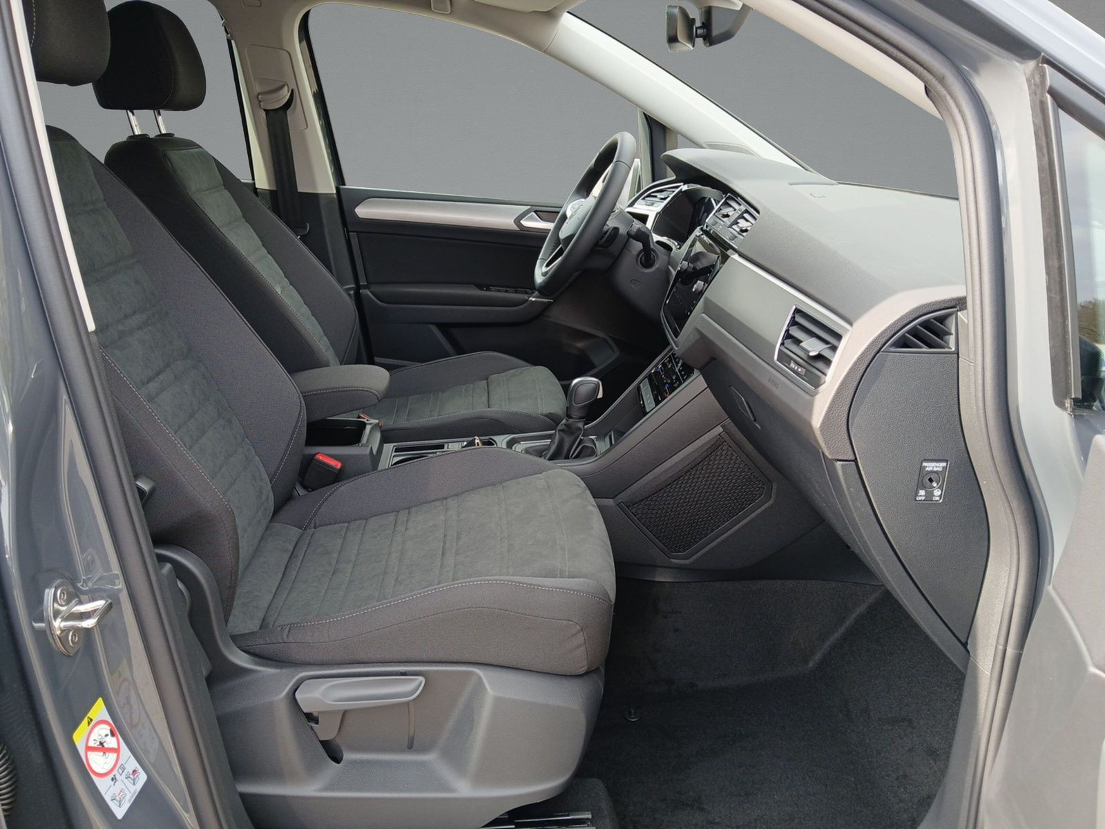 Volkswagen - Touran_12