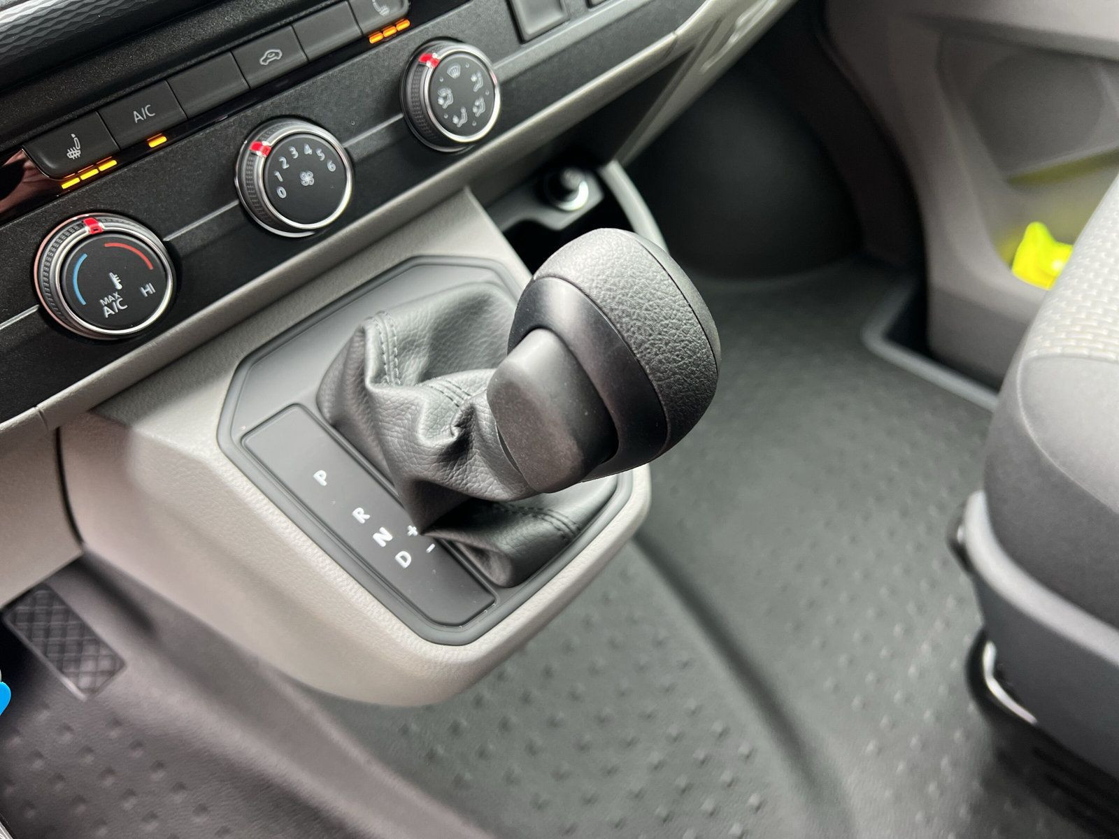 Volkswagen - T6.1 Transporter_15