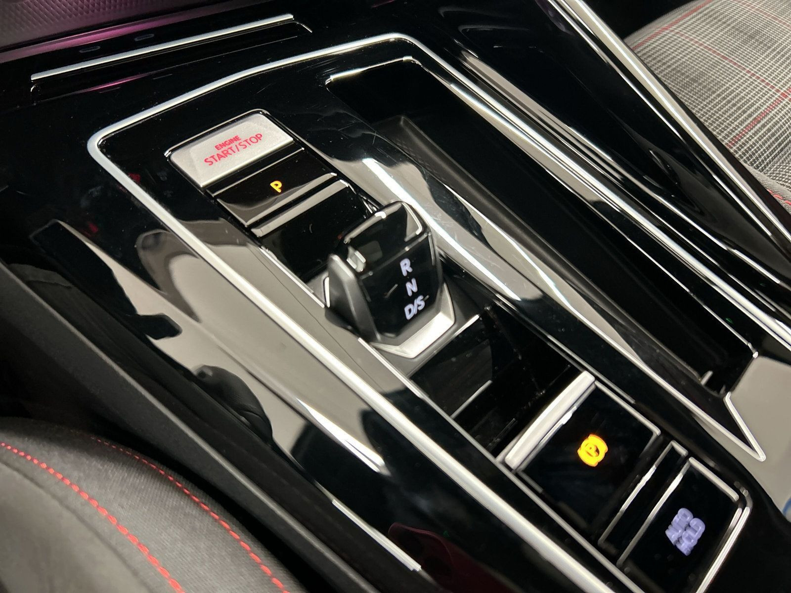 Volkswagen - Golf GTI_16