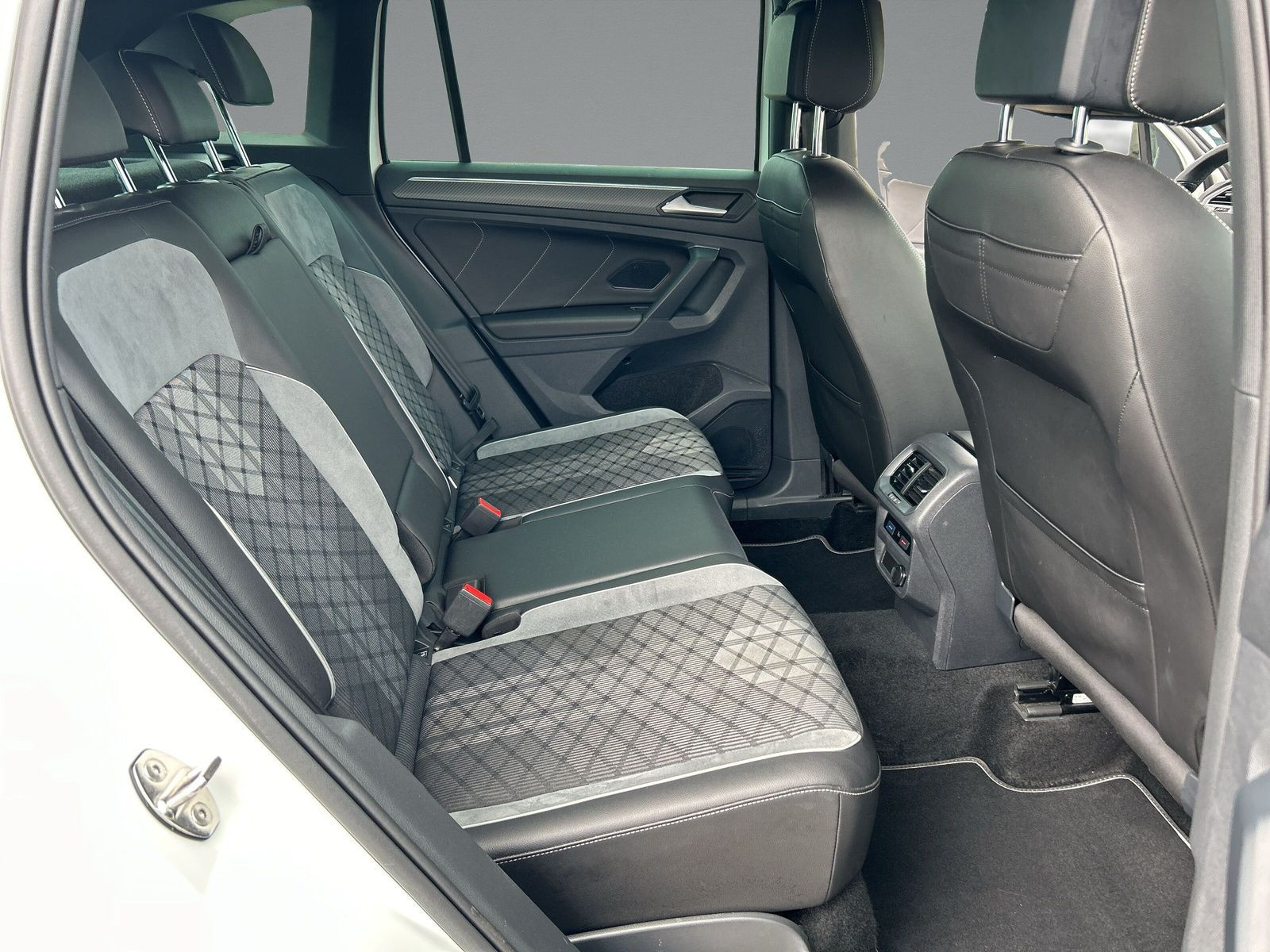 Volkswagen - Tiguan_13