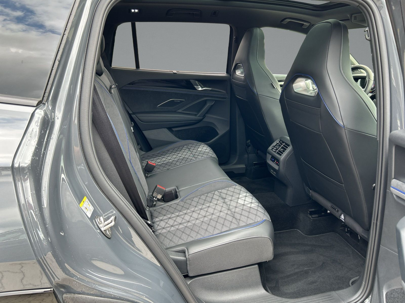 Volkswagen - Tayron_14